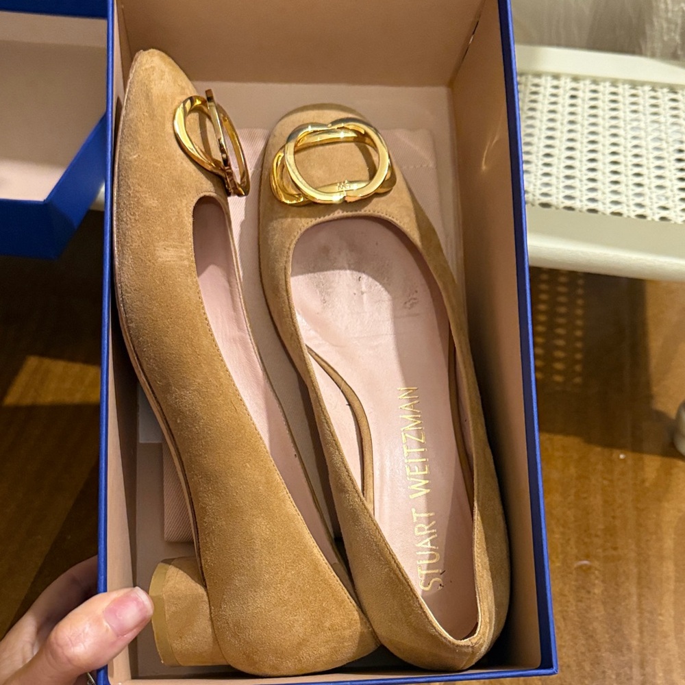 Stuart Weitzman tan suede heels size 8
